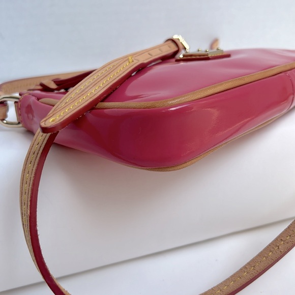 DOONEY & BOURKE pink patent leather LEXI crossbody bag - Picture 3 of 7